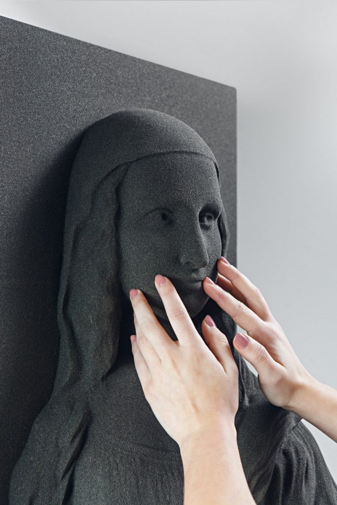 Mona Lisa impresa en 3D. Arte en la punta de los dedos.